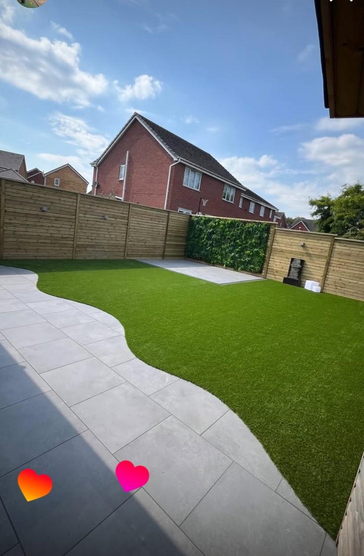Porcelain Paving with Artificial Lawn