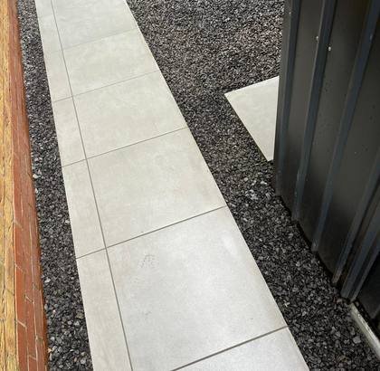 Porcelain Pathway With Slate Borders